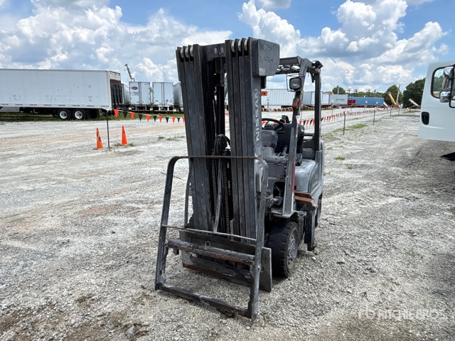 2013 Nissan MCUF1F2A25LV 2385 lb Pneumatic Tire Forklift