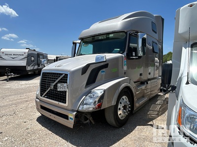 2016 Volvo VNL 6x4 Cabeza Tractora Cabina Dormitorio (Inoperable)