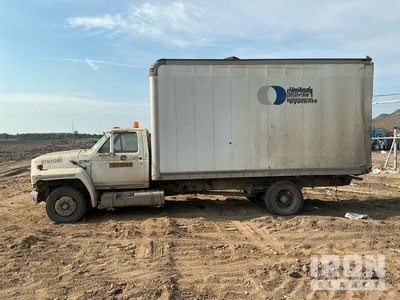 1993 Ford F-700 Flatbed Truck