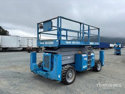 2002 Genie GS-4390 4x4 Dual Fuel منصة رفع متحركة