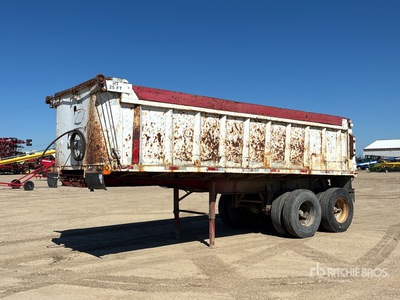 1986 Arne's 22 ft T/A Tipping Trailer