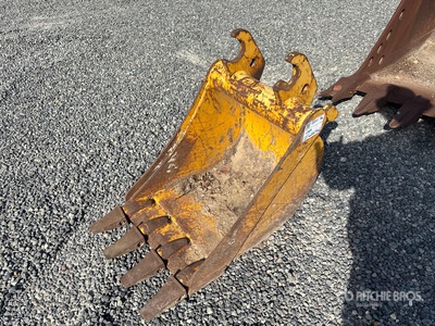 John Deere 18 in Digging Excavator Bucket
