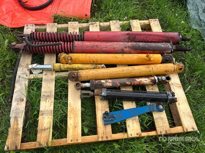 Quantity of Hydraulic Cylinders その他 - 機械部品