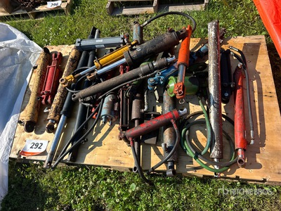 Quantity of Hydraulic Cylinders その他 - 機械部品