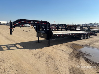 2010 PJ Trailers 30 ft Tri/A Gooseneck Przyczepa do sprzętu