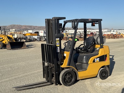 2020 Cat 2C5000 5000 lb Cushion Tire Chariot Élévateur