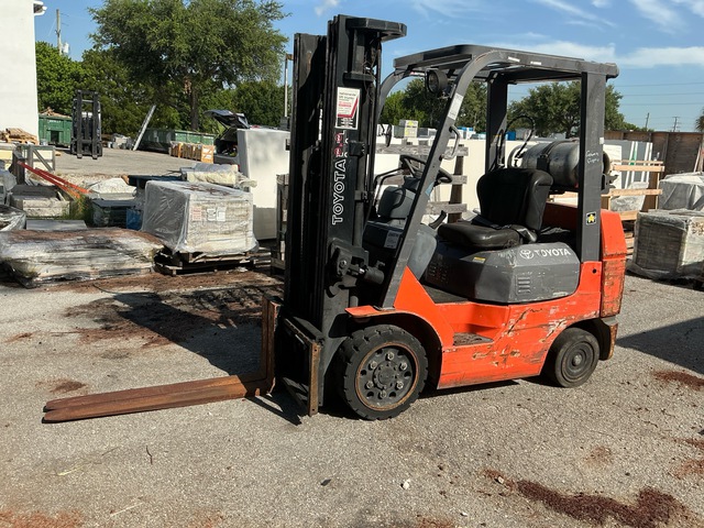 2005 (unverified) Toyota 7FGCU25 4500 lb Cushion Tire Forklift
