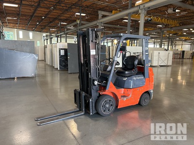 2004 Toyota 7FGCU25 3300 lb Cushion Tire Forklift