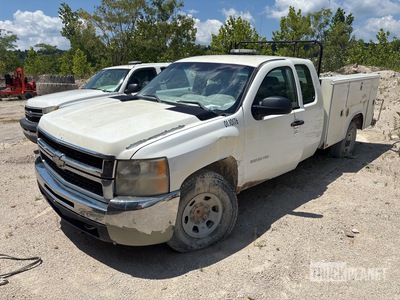 2010 Chevrolet Silverado 3500HD 4x2 Extended Cab Utility Truck (Inoperable)