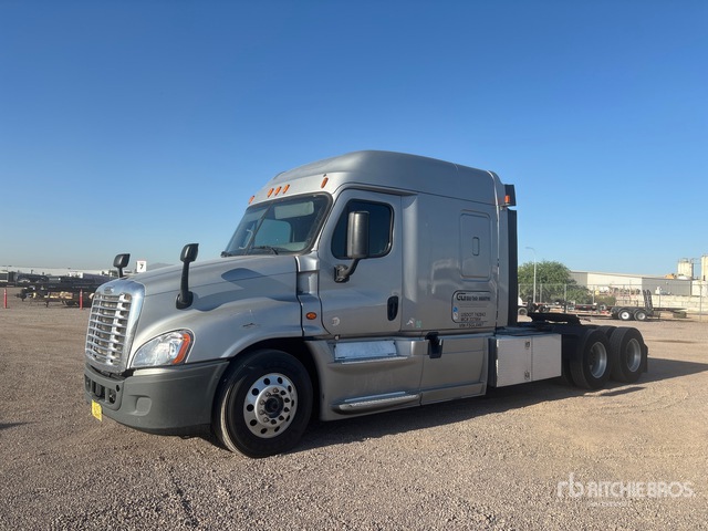 2015 Freightliner Cascadia 125 6x4 T/A Sleeper Truck Tractor