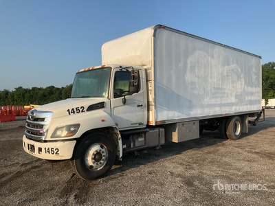 2015 Hino 268 4x2 Camion fourgon