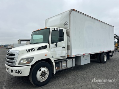 2015 Hino 268 4x2 Camion fourgon