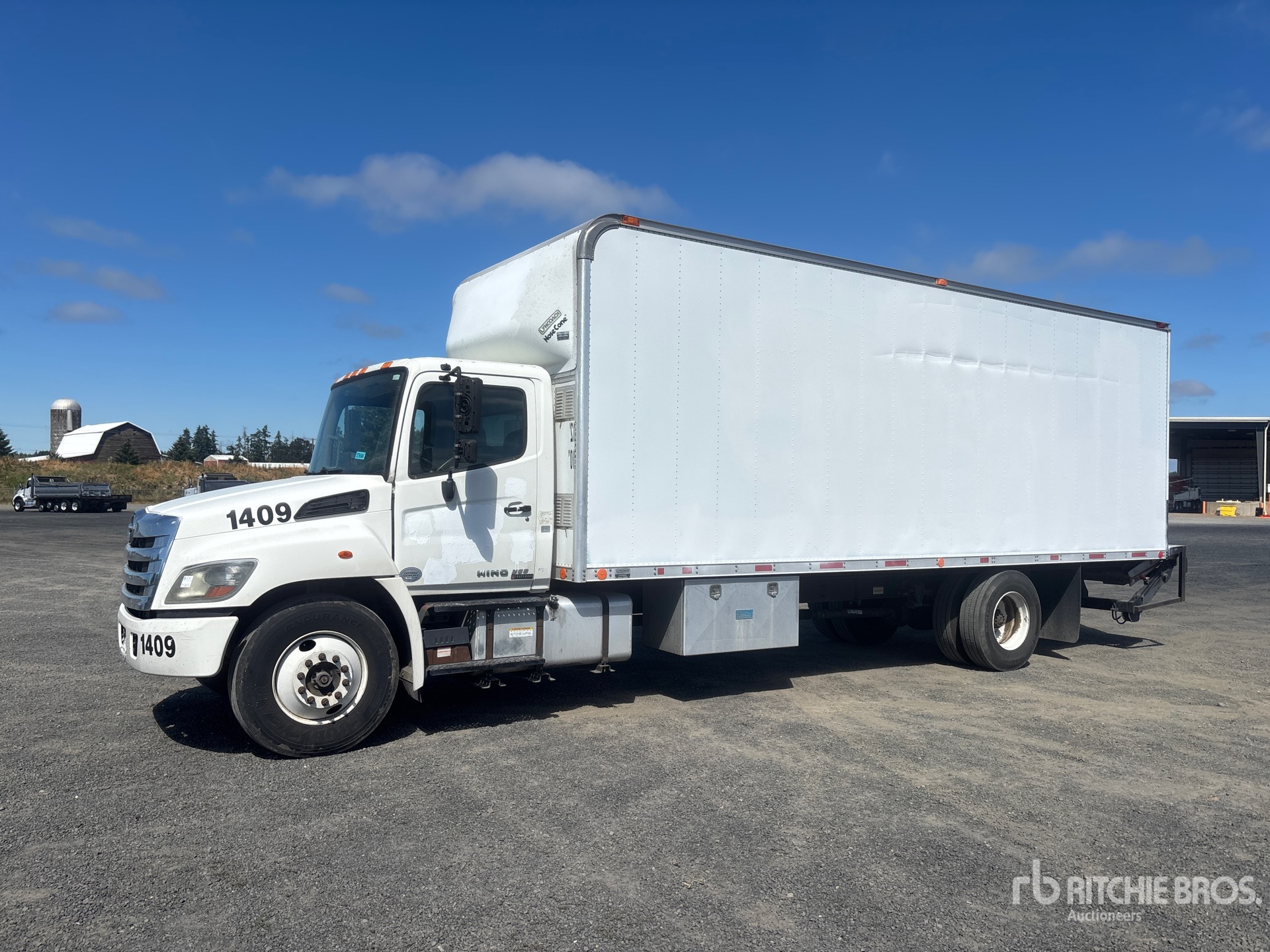 2015 Hino 268 4x2 Van Truck