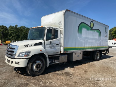 2015 Hino 268 4x2 Camion fourgon