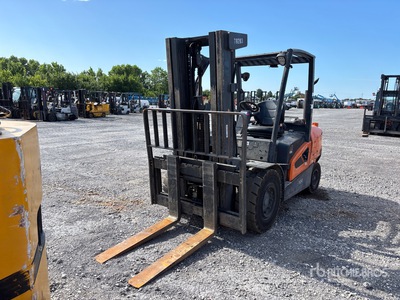 Doosan D45S-9 9100 lb Pneumatic Tire Forklift