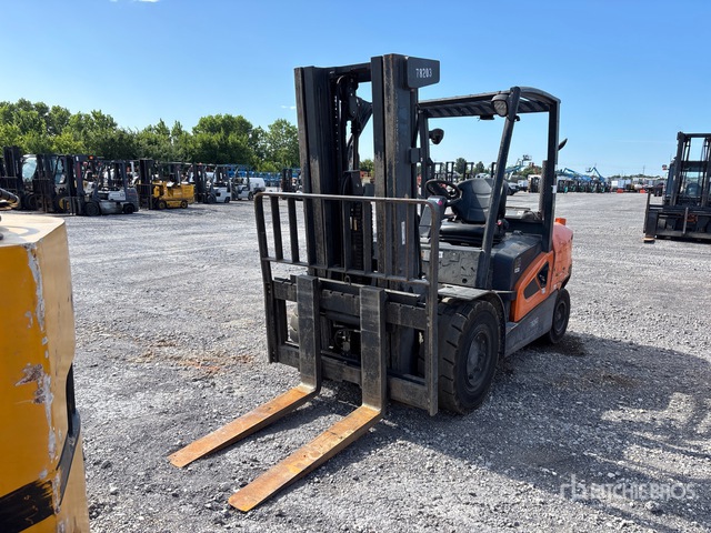 Doosan D45S-9 9100 lb Pneumatic Tire Forklift
