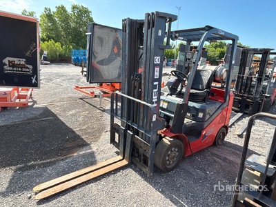 Heli CPYD25C-M1H 4900 lb Pneumatic Tire Cushion Tired Forklift