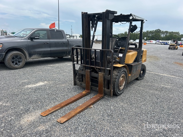 Daewoo D35S-2 8000 lb Pneumatic Tire Forklift
