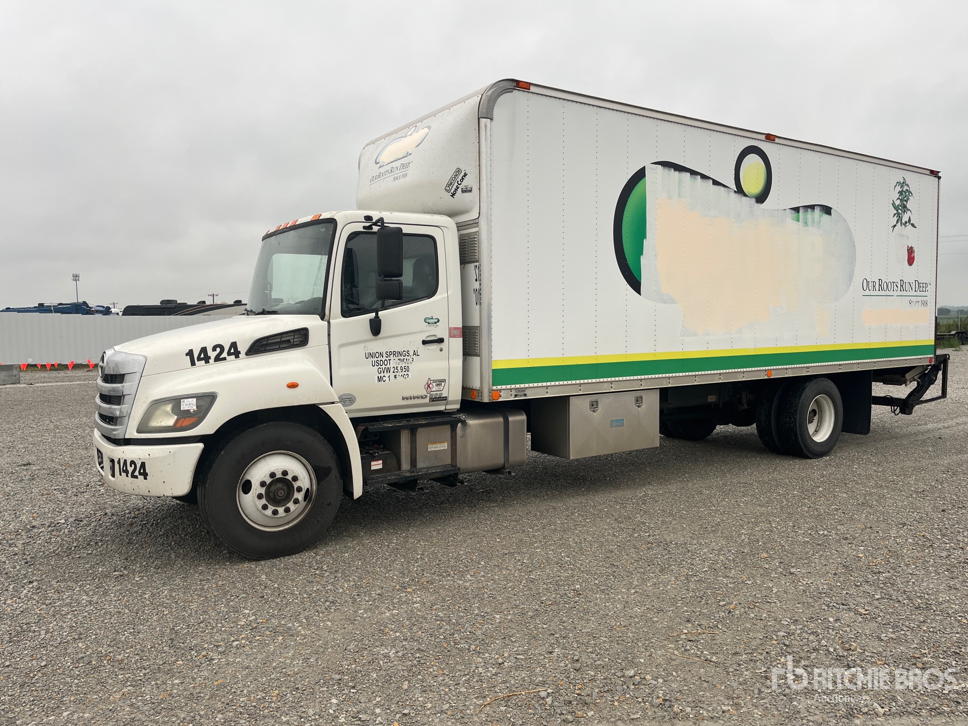 2015 Hino 268 4x2 Van Truck