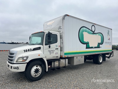 2015 Hino 268 4x2 Camion fourgon
