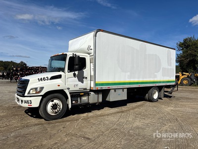 2015 Hino 268 4x2 Camion fourgon