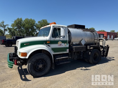 Rosco Miximizer 1100 gal on 1995 International 4700 4x2 Asphalt Distributor Truck