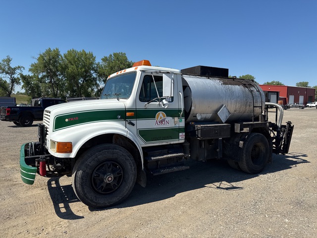Rosco Miximizer 1100 gal on 1995 International 4700 4x2 Asphalt Distributor Truck