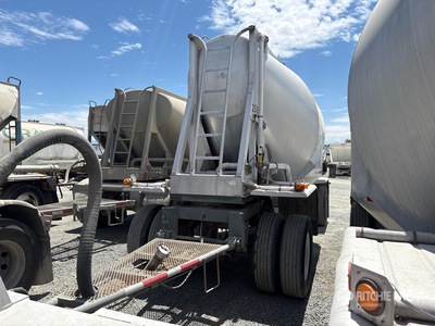 1988 J & L T/A Turntable Pneumatic Bulk Trailer