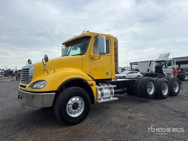 3ALXA7CG2FDGJ1832 Freightliner Columbia 120 Photo 1
