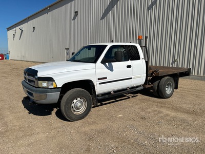 2001 Dodge 2500 4x4 Extended Cab Flatbed Truck