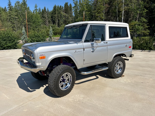 1971 Ford Bronco 4WD SUV (Unused)