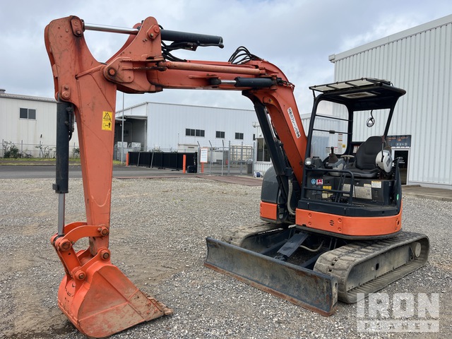 2015 年 Hitachi ZX55UR-3 Mini Excavator in Narita City, Japan