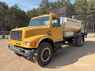 1990 International 4700 TK 1500 gal 4x2 Hydroseeder Truck