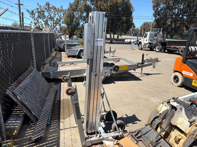 Sumner 2118 Material Hoist