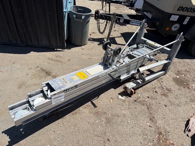 Sumner 2118 Material Hoist