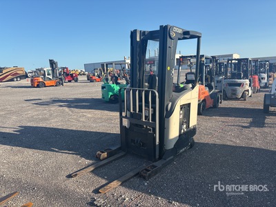 2007 Crown RR5200 3500 lb Reach Truck