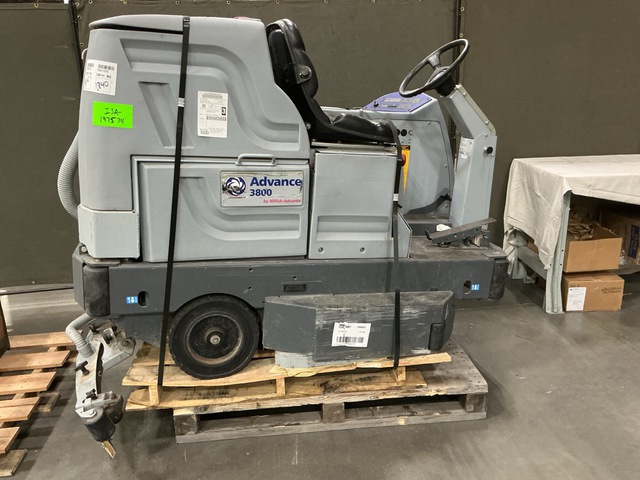 Nilfisk Advance 3800C Rider Floor Scrubber
