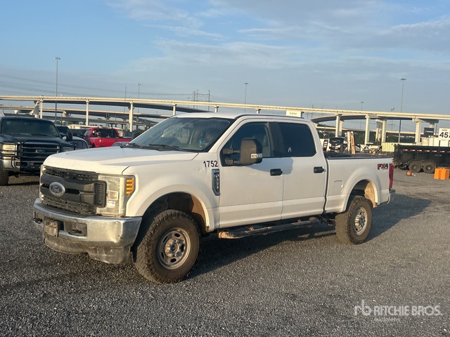 2017 Ford F-250 XL 4x4 Crew Cab Pickup
