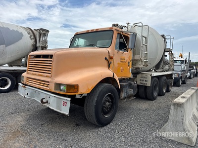 2000 International 2574 8x4 Mixer Truck