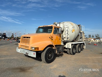 2000 International 2574 8x4 Mixer Truck