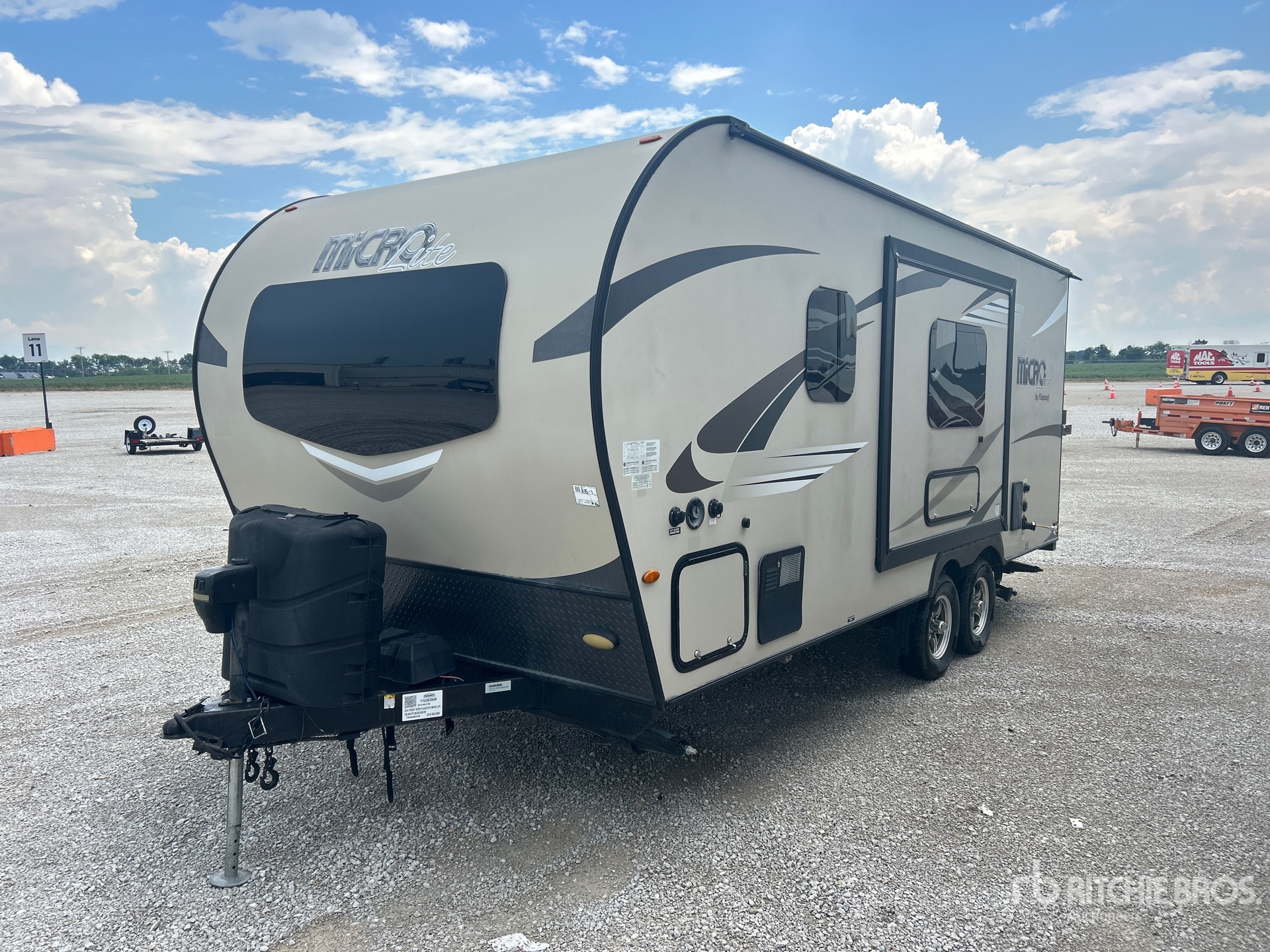 2019 Forest River Flagstaff Micro Lite 21FBRS 21 ft T/A Travel Trailer