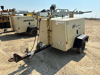 2012 Doosan L8-60HZ-T4F 8 kW Torre de iluminación