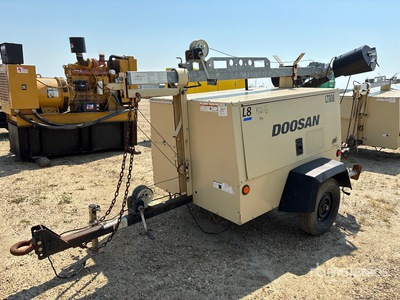 2012 Doosan L8-60HZ-T4F 8 kW Torre de iluminación
