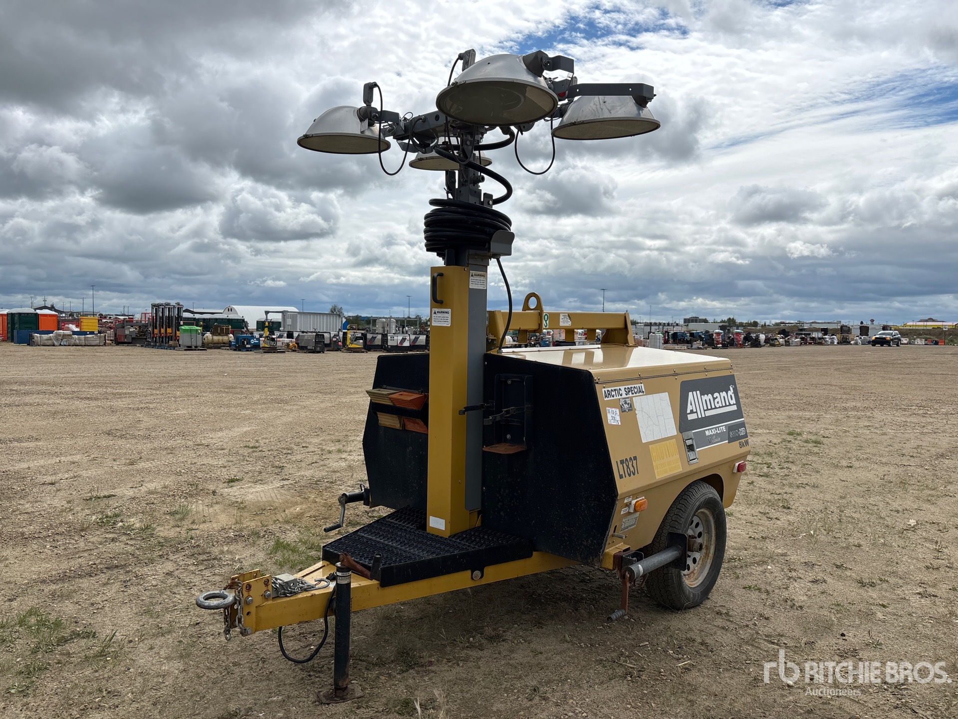 2013 Allmand Maxie-Lite V-TWR 8 kW Light Tower