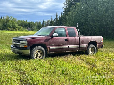 Chevrolet 1500 4x4 Extended Cab Pickup (Inoperable)