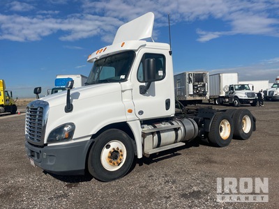 2015 Freightliner Cascadia 6x4 T/A Day Cab Truck Tractor