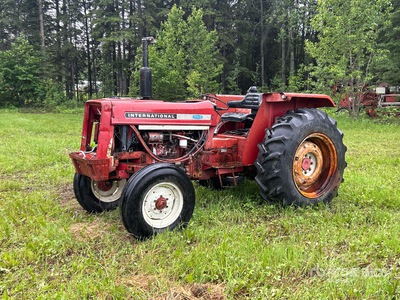 International 454 2WD Wide Front アンティーク トラック トラクター (Inoperable)