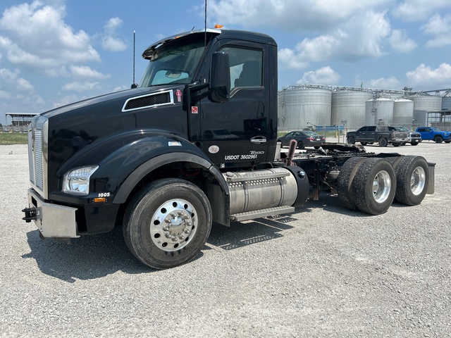 2022 Kenworth T880 6x4 T/A Day Cab Truck Tractor