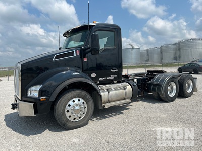 2022 Kenworth T880 6x4 T/A Day Cab Truck Tractor