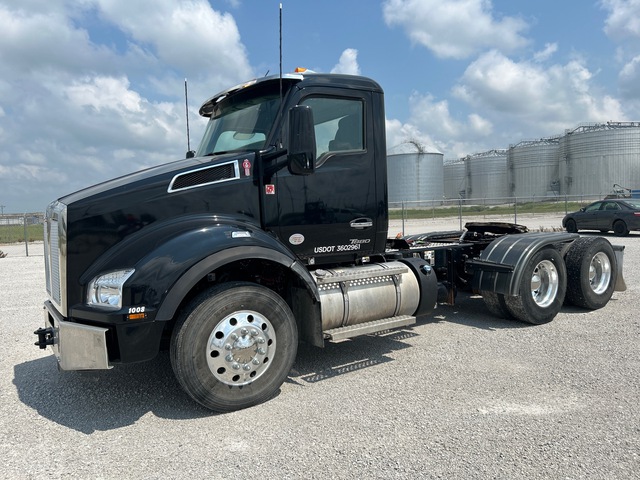 2022 Kenworth T880 6x4 T/A Day Cab Truck Tractor